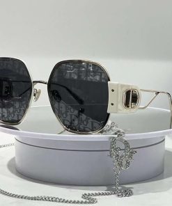 Design CHRISTIAN DIOR Oversize Tinted Sunglasses